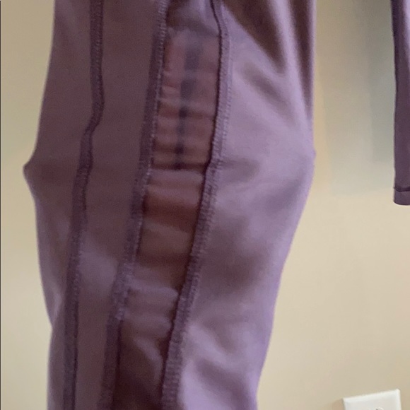 Purple or Capri leggings with mesh - Picture 2 of 3